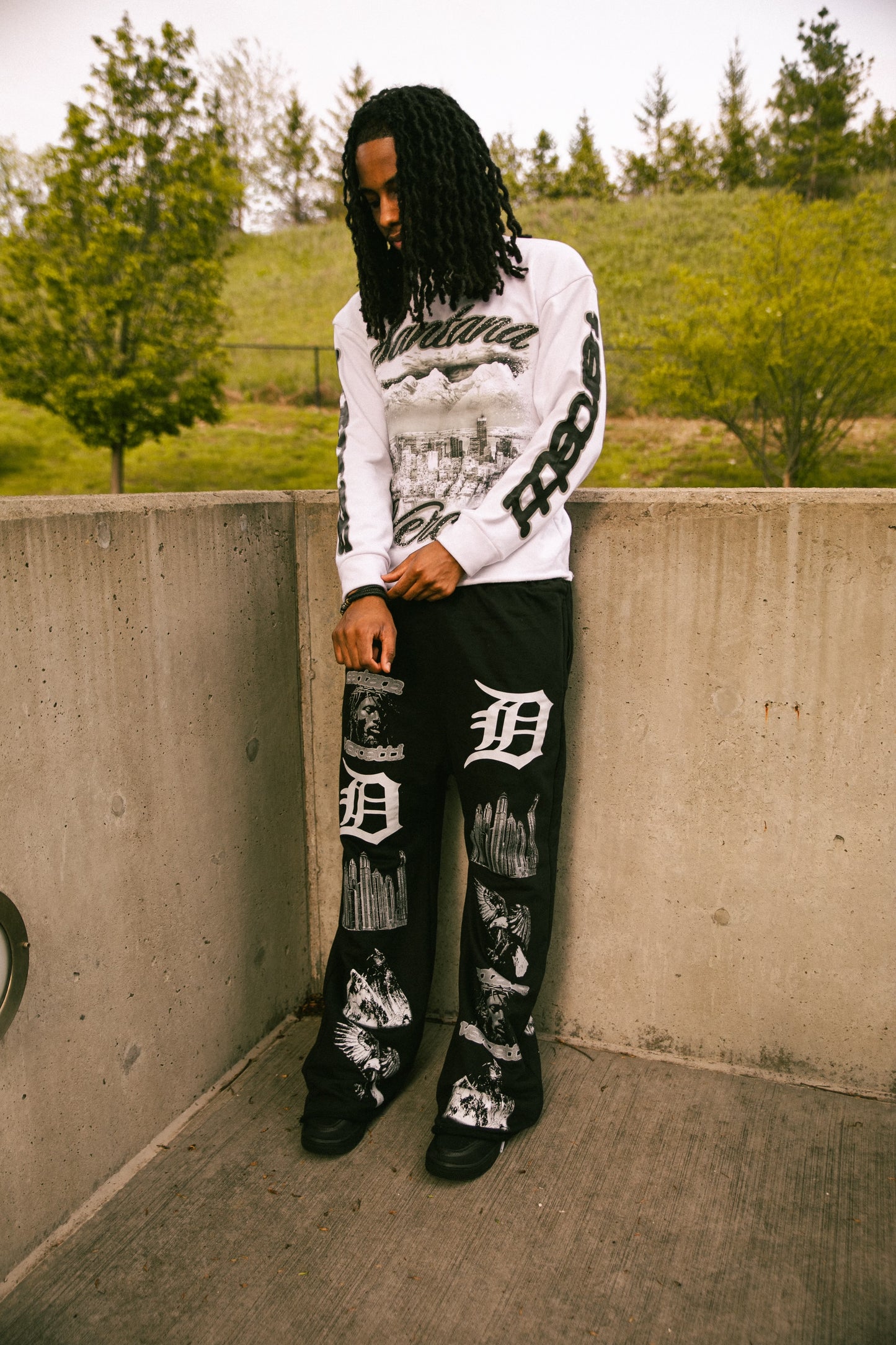 "SS24" WHITE LONG SLEEVE/BLACK SWEATPANTS BUNDLE